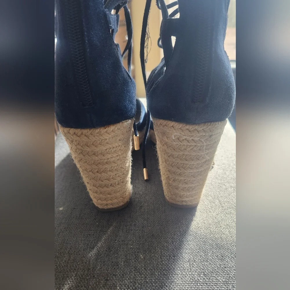 Limelight laced blue wedges.